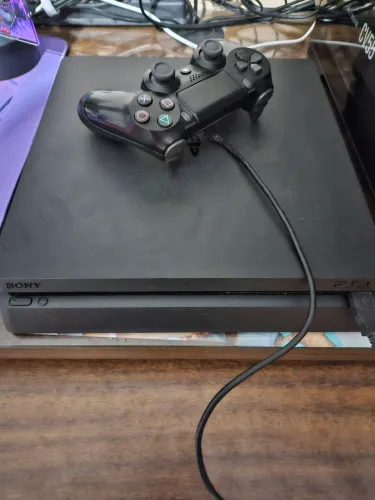 Vendo PlayStation 4 slim 1tb