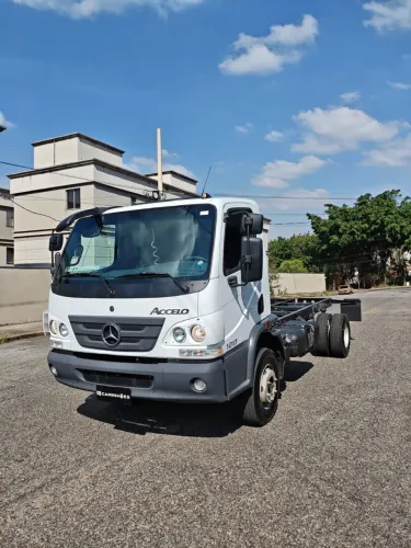 Mercedes bens accelo 1017 2024 