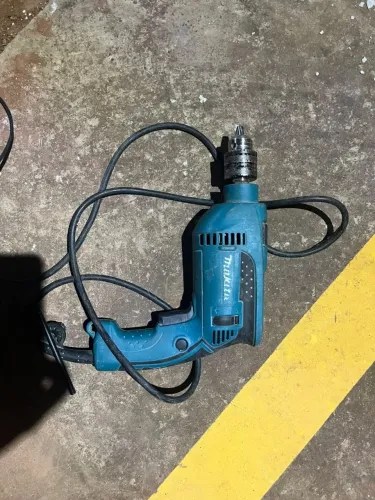 Furadeira makita