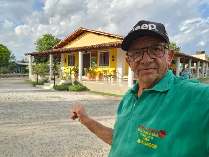 Lindo sítio com casa boa, piscinas,  equipamentoss de lazer, próx a Av. Artêmia Pires