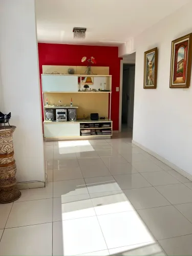 Apartamento com 01 suíte na Avenida Nazaré