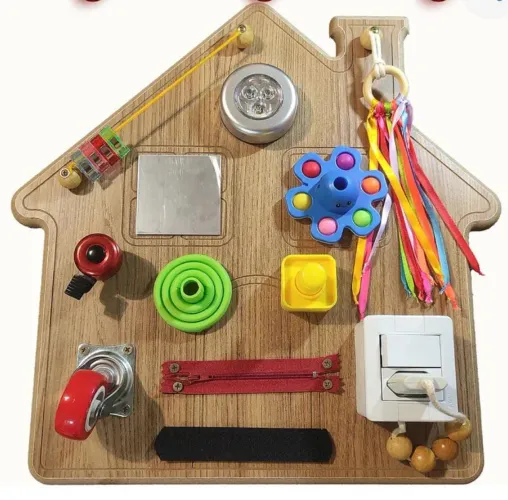 Painel sensorial montessoriano artesanal modelo casinha 