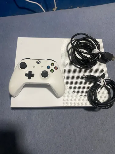 Xbox One S 1TB à venda