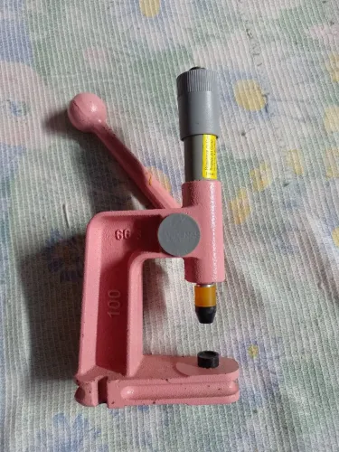 Máquina de pregar botões