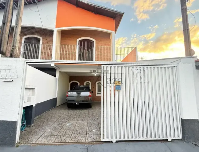 Oportunidade - Casa Sobrado - Jardim Ismênia - 3 Dormitórios - 132m².