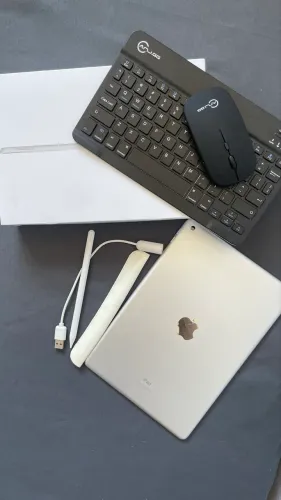 iPad Apple em ótimo estado + Teclado Bluetooth e Mouse