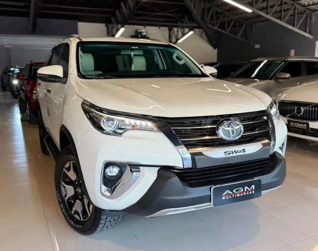 Toyota Hilux SW4 Diamond 2.8 TB 4X4 Die. Aut. 2019