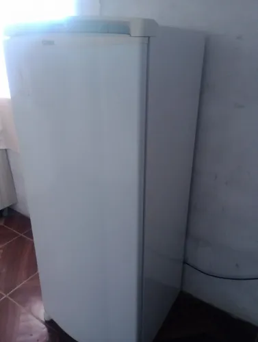 Vende se está geladeira 