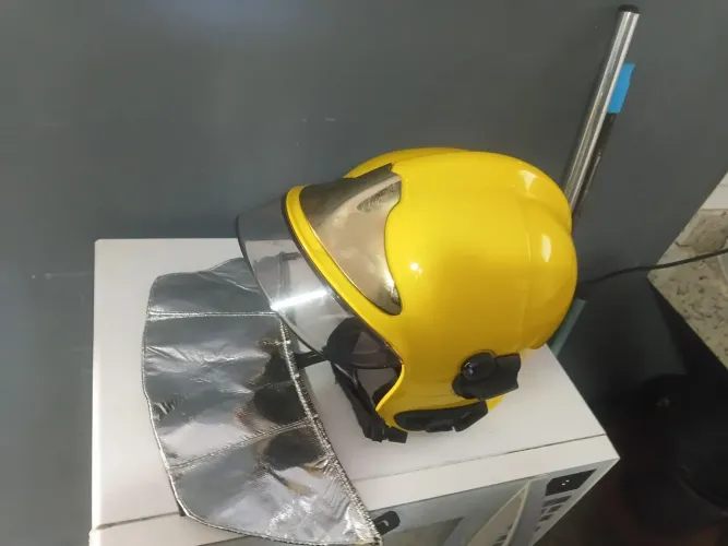 Capacete contra incêndio 
