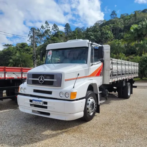 Compre seu Caminhão Entrada de R$20 mil Mercedes-Benz 1218R