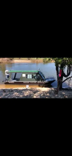 Barco cabinado
