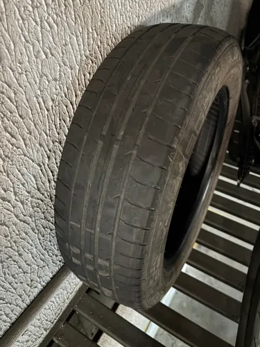 2 Pneus Dunlop 185 65 R15 usado