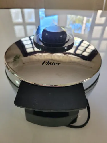 Máquina de waffle Oster importada em ótimo estado