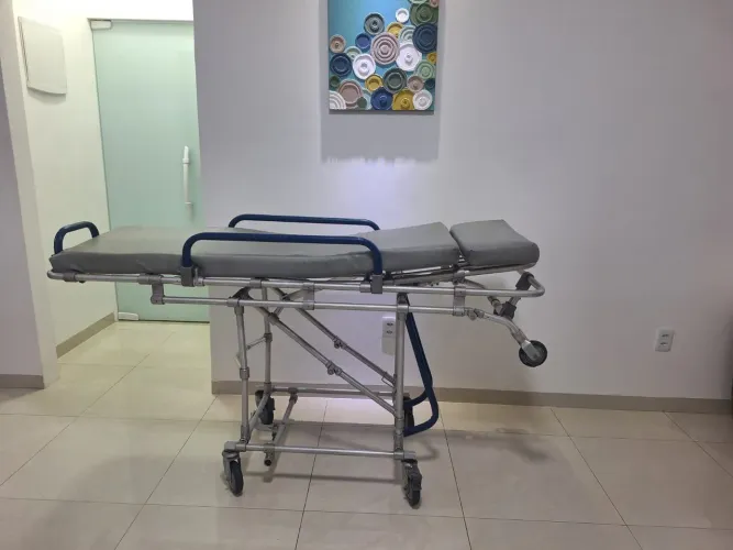 Desapego de uma Maca hospitalar