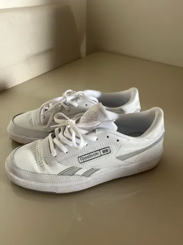 Tênis Reebok branco tamanho 36 em perfeito estado