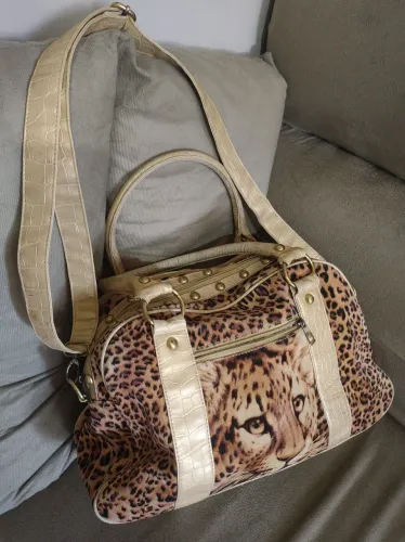 Três bolsas. 40 reais