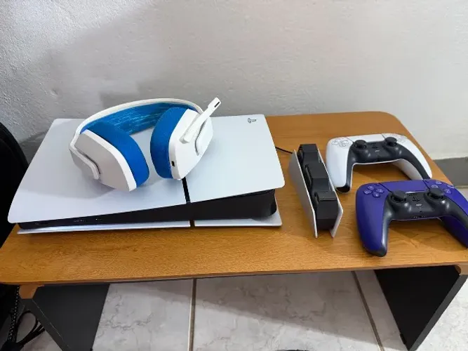 PlayStation 5 Slim (Digital) + Acessórios - Completo!