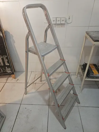 Escada em aluminio 5 degraus