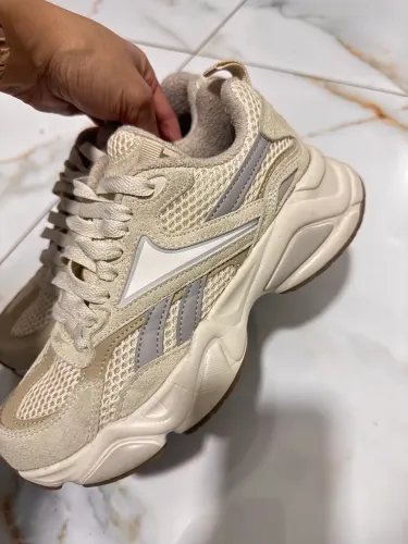 Tênis REEBOK BEGE QUE COMBINA COM TUDO