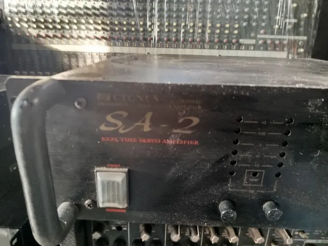 (POTÊNCIA PROFISSIONAL SEMI-NOVA CYGNUS MODELO SA-2 TURBO-VENTILADA)