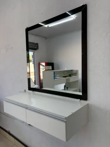 Bancada e espelho