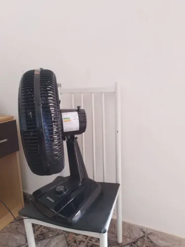 Vendo esse ventilador seminovo 130 $foi usado pouco