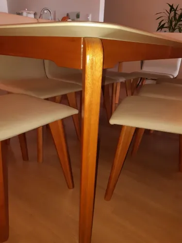 Mesa de madeira e vidro Premium com cadeiras tecido 