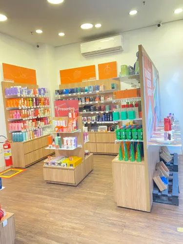 Móveis para loja de cosméticos e afins