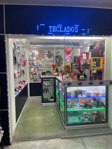 Vende-se Loja mista dentro de supermercado.