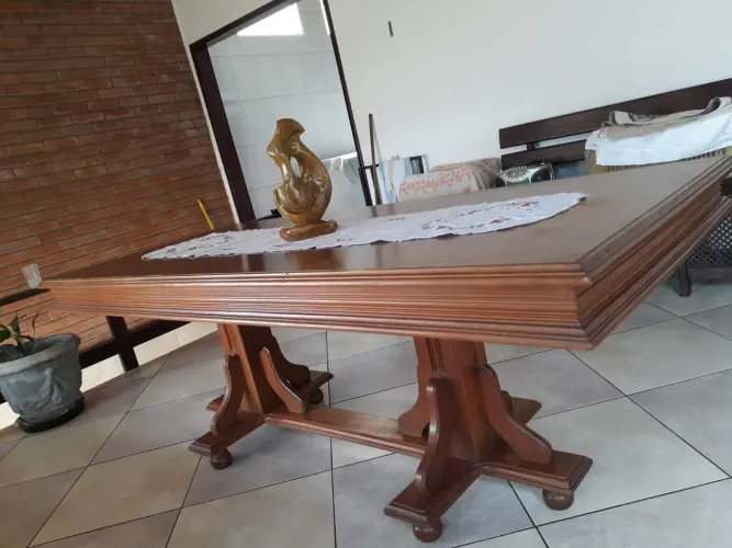 Mesa de serejeira maciça!! Cm 8 cadeiras