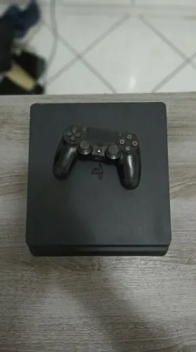 PS4 slim destravado com 2 controles