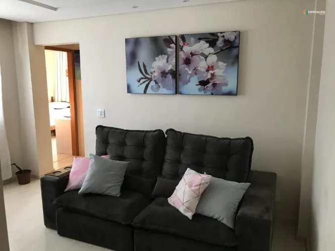 Apartamento de 02 quartos na Avenida Brasília