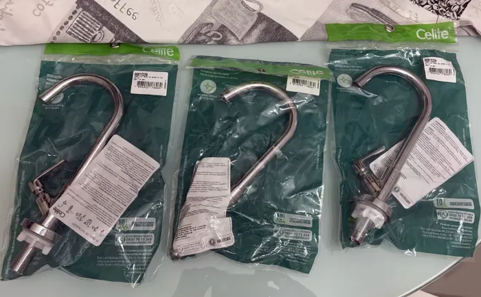 Torneiras cromadas de cozinha e banheiro Celite