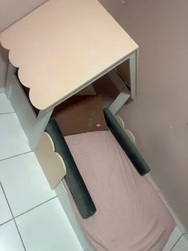 Cama montessoriana infantil