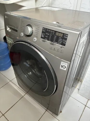 MÁQUINA DE LAVAR ROUPAS LG