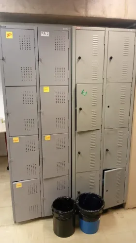 Roupeiro de Aço com 8 portas