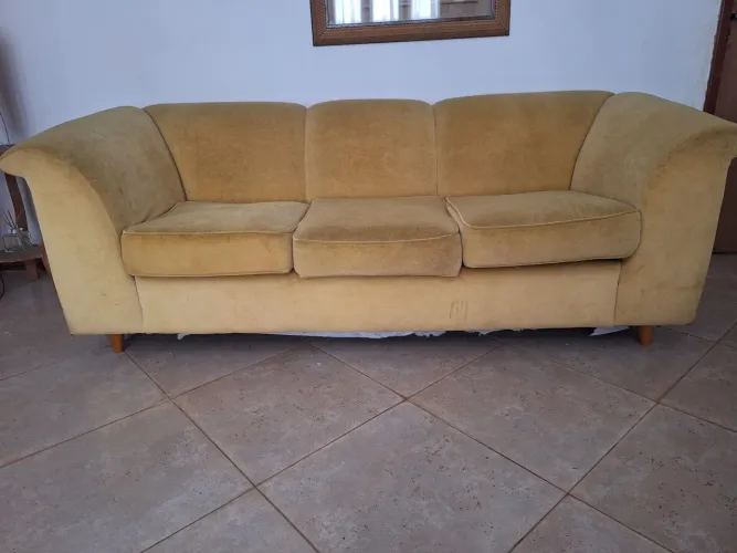 SOFÁ 3 LUGARES ESTRUTURA, ESTOFAMENTO E TECIDO PERFEITO ESTADO, PÉS PALITO PREFEITOS