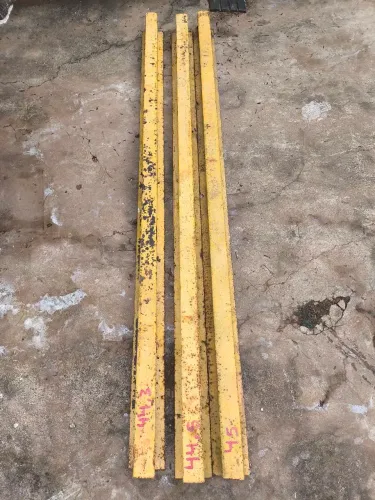 Vende-se trilho de trem de ferro r$ 5 o KG tenho 1,20m 1,80m