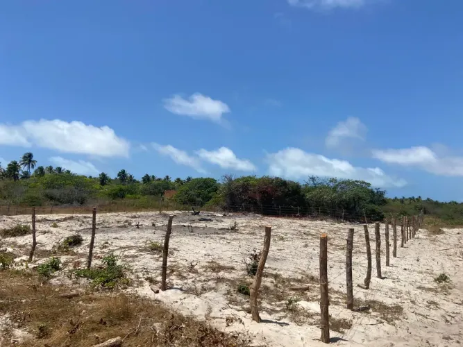 Imóvel para venda tem 900 metros quadrados em Icaraí - Amontada - CE