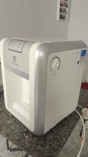 Bebedouro e purificador Electrolux