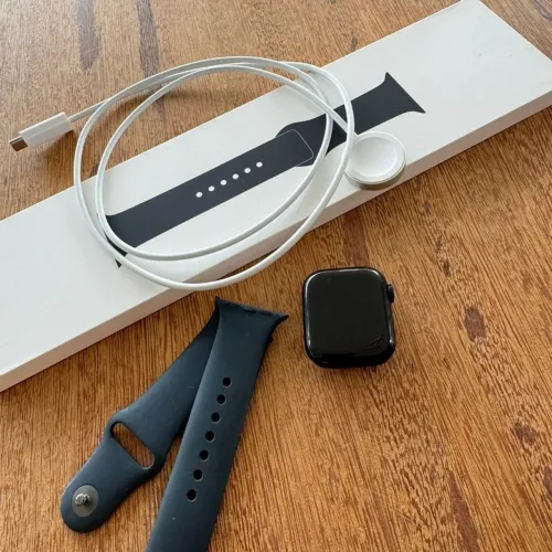 Apple Watch Series 7 (41mm) + Pulseiras e carregador 3:1 por indução