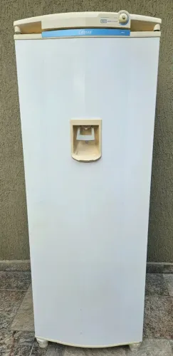 Geladeira 220volts, funcionando perfeitamente, Entrego também!!