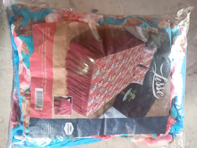 Colcha de cama casal queen baixei o preço pra vender logo