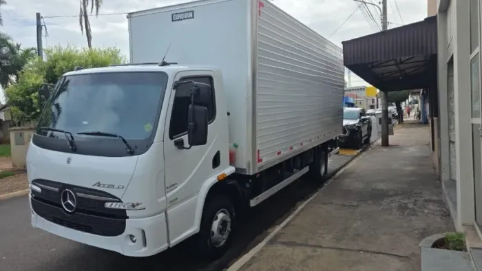 Caminhão Mercedez Accelo 2025/2026 1117ce