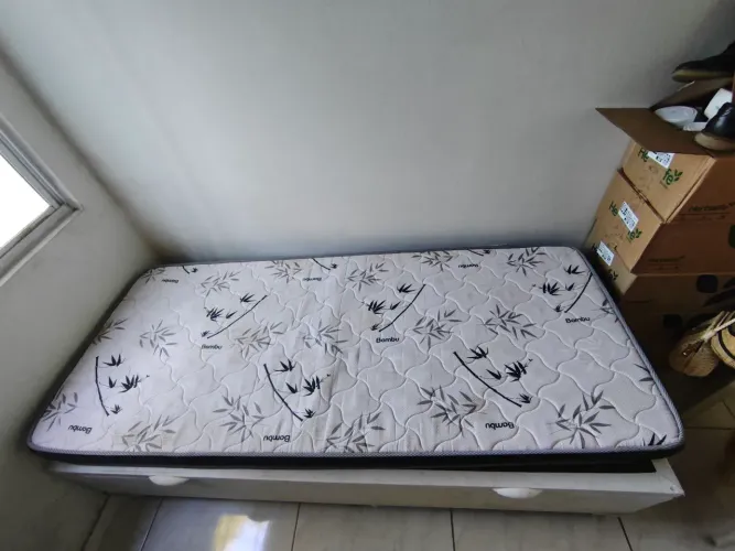 Cama baú de solteiro com colchão material resistente