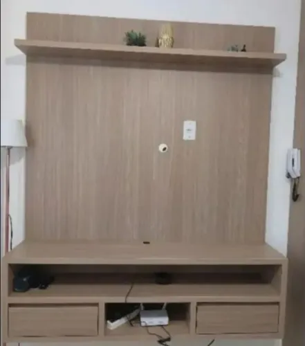 Painel com rack de gavetas para  TV 