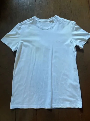 Camiseta calvin Klein em ótimo estado