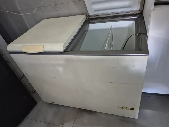 Vendo freezer consul 220v