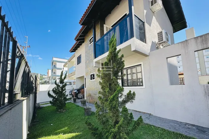 Casa com 138m², 2 dormitórios com suíte no Pagani