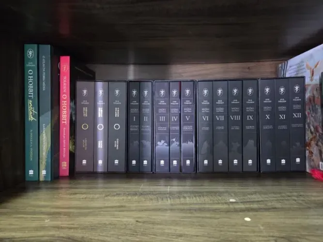Coleção J.R.R. Tolkien Capa Dura (25 Livros + Boxes HarperCollins)
